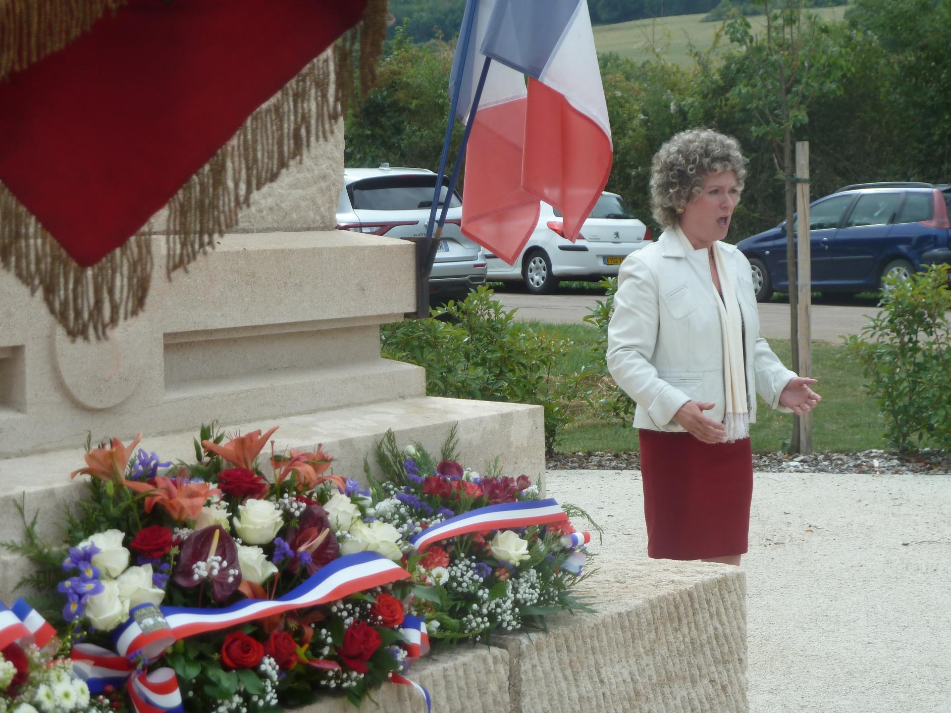 Chant "La Marseillaise" au monument
